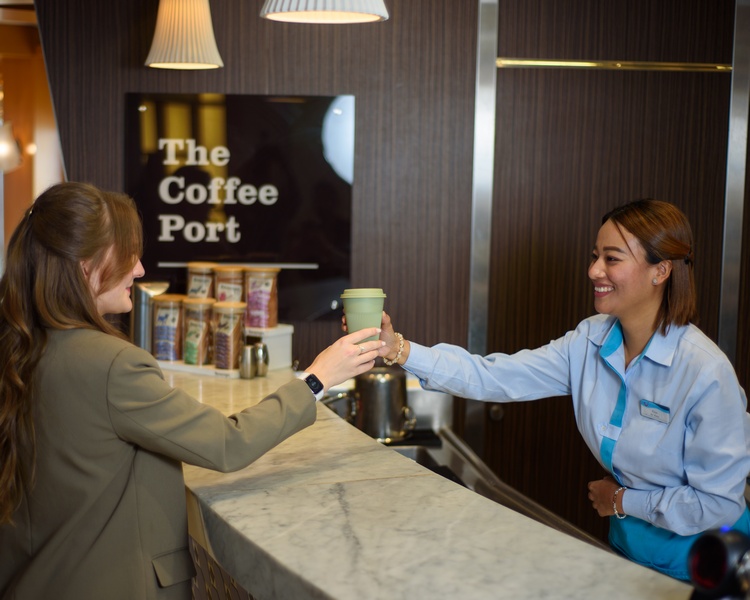 Marella start proef met herbruikbare koffiebekers aan boord		