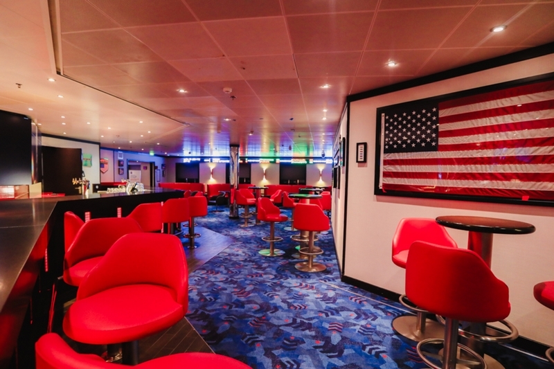 Heroes Tribute Lounge Bar van Carnival nu beschikbaar op 14 schepen		