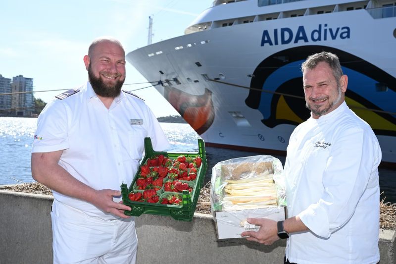 AIDA_introduceert_Duitse_asperges_en_verse_aardbeien_aan_boord