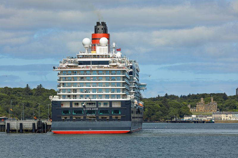 Stornoway verwelkomt Queen Anne: grootste schip ooit in de haven	