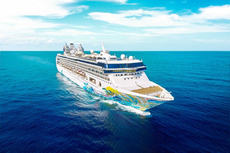 StarCruises_zet_Star_Navigator_in_Kaohsiung_in_tijdens_winterseizoen