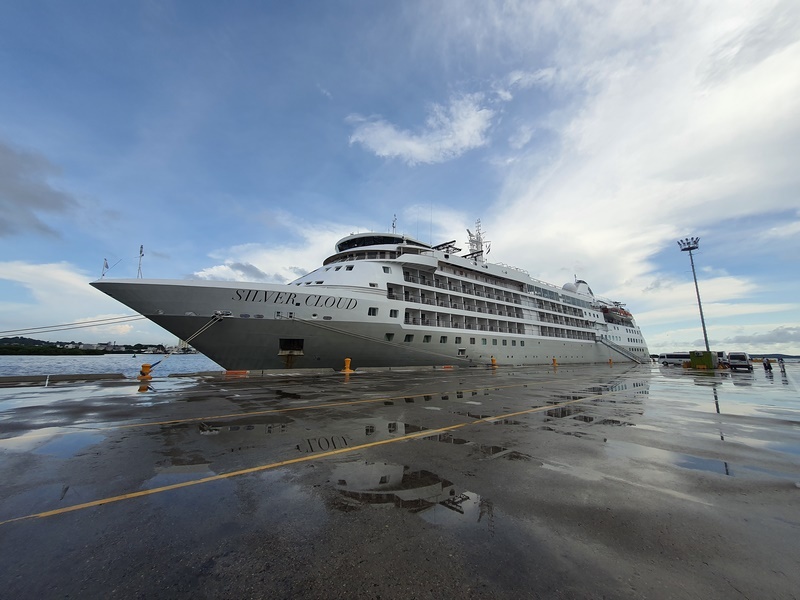 Passagiers en bemanning Silver Cloud gered van getij bij Australië		