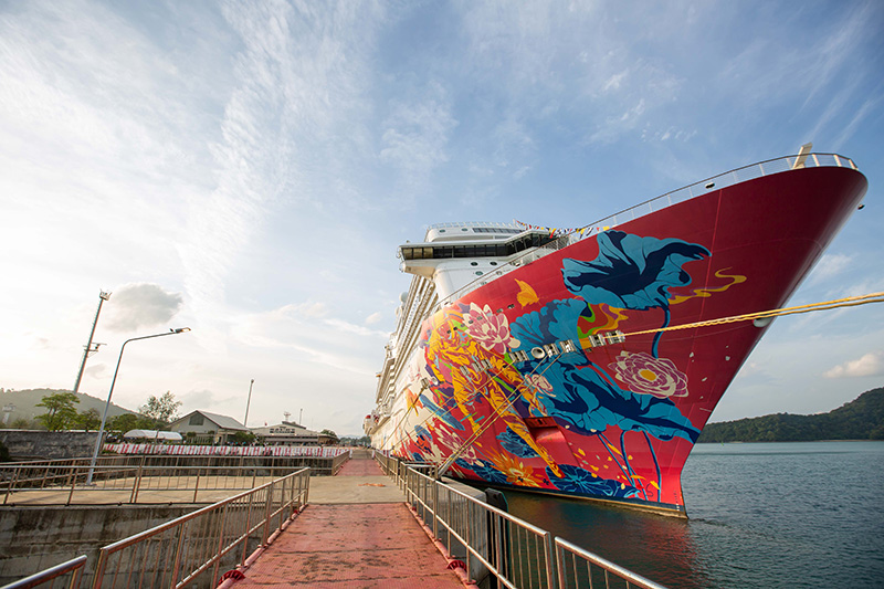 Dream Cruises en Thaise autoriteiten voeren veiligheidsoefening uit aan boord van de Genting Dream		