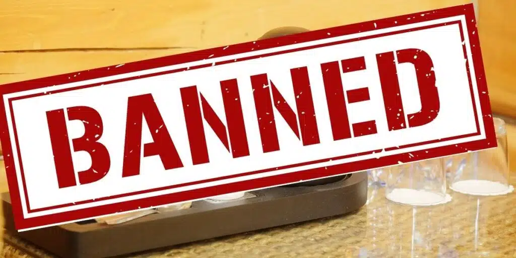 Cruisemuzikant presenteert het ene item dat passagiers wél mogen meenemen, maar bemanning niet!