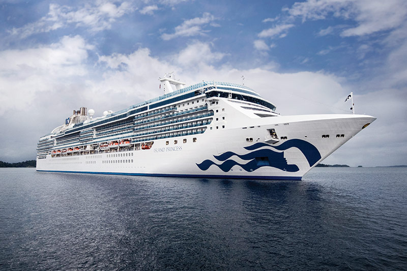 Island_Princess_vertrekt_op_daagse_cruise_naar_Groenland