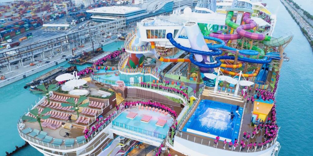 Gast valt van infinity pool op Icon of the Seas: video schokt cruisegasten wereldwijd