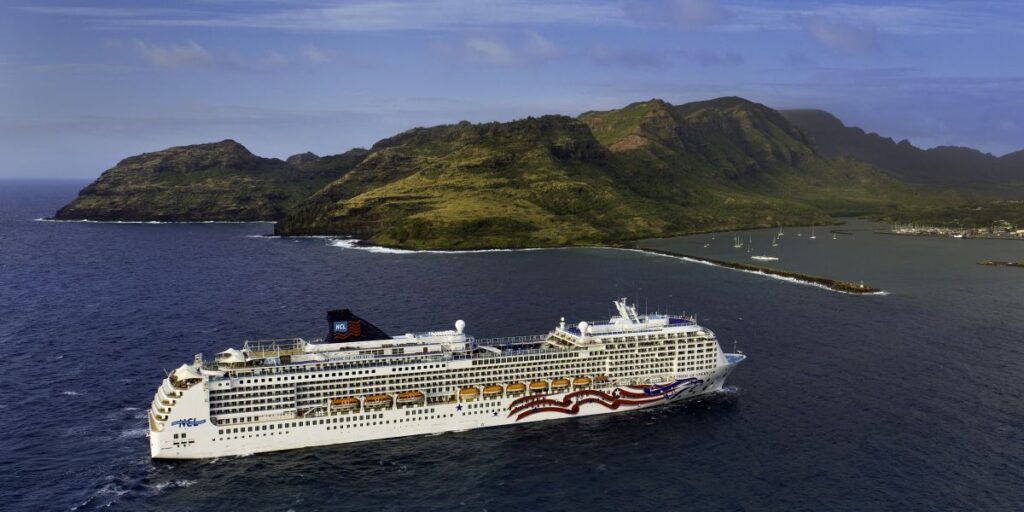 Pride of America moet gasten achterlaten aan wal na tsunami-alarm