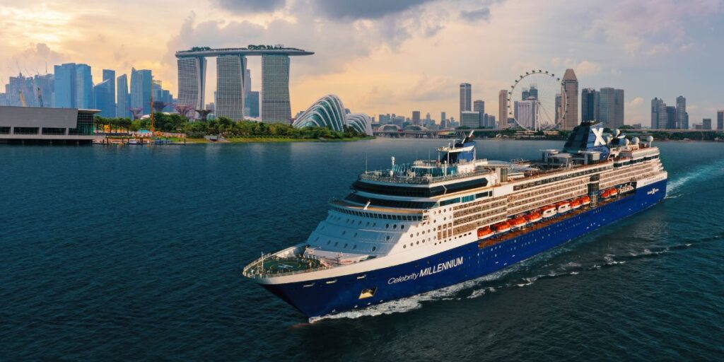 Vuurwerk_en_gezonken_schip_zorgen_voor_vertraging_Celebrity_Millennium_in_Yokohama