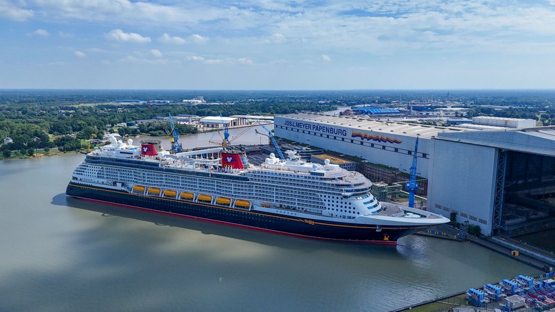 Disney Destiny te water gelaten	