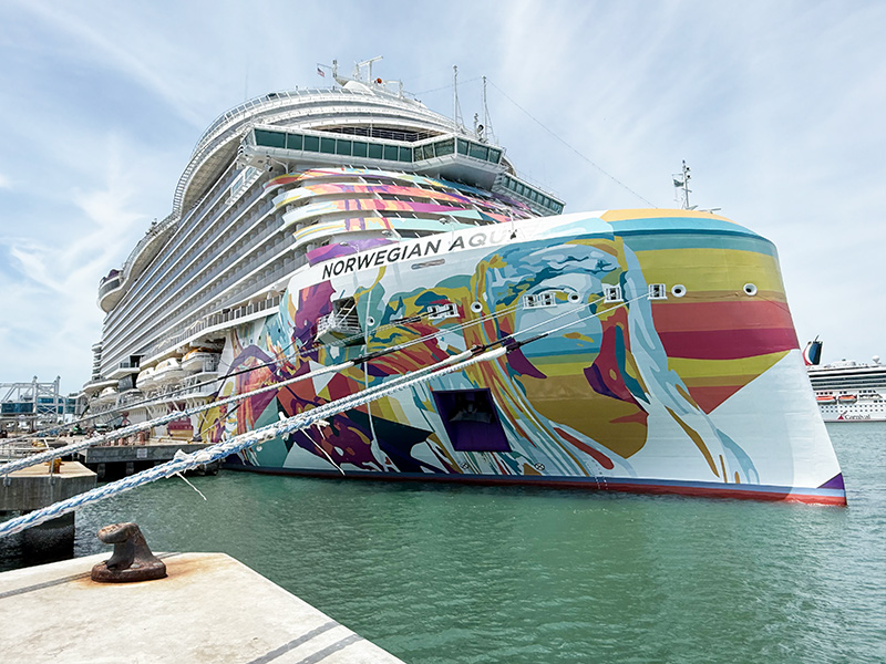 Norwegian_Cruise_Line_past_vaarroutes_aandoor_Orkaan_Erin