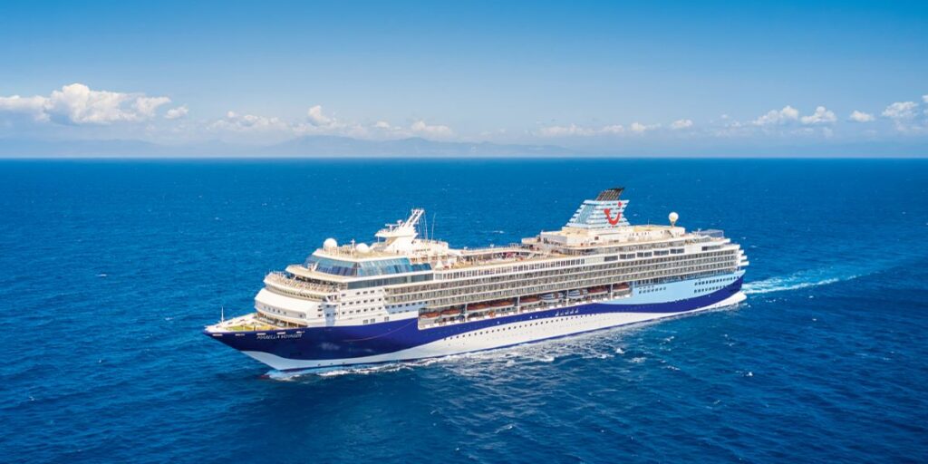 Britse_passagier_overlijdt_in_zwembad_aan_boord_terwijl_cruiseschip_in_Napels_ligt