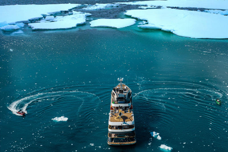 Aqua Expeditions vaart vanaf 2026 naar de Noordpool	