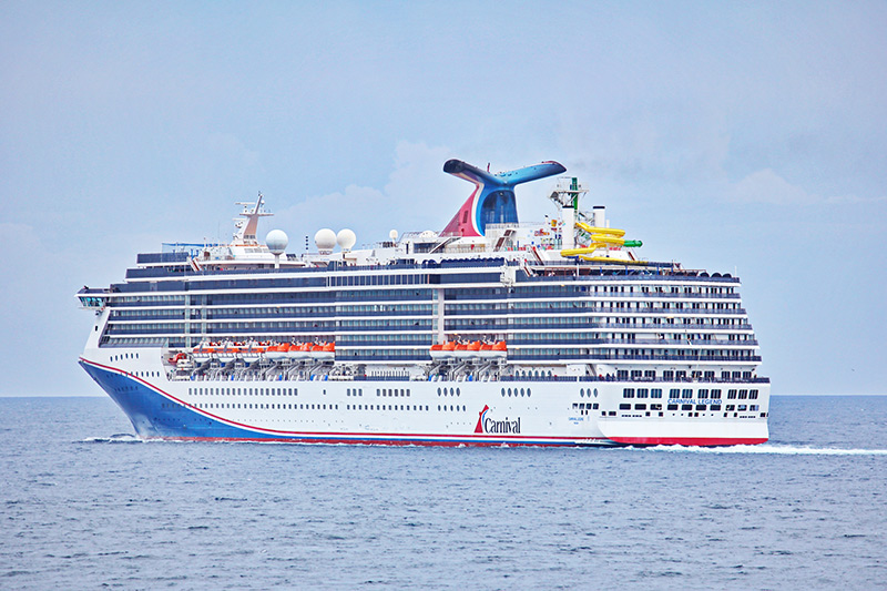 Carnival Legend presenteert Hawaii-cruiseserie, Freedom verhuist naar Norfolk