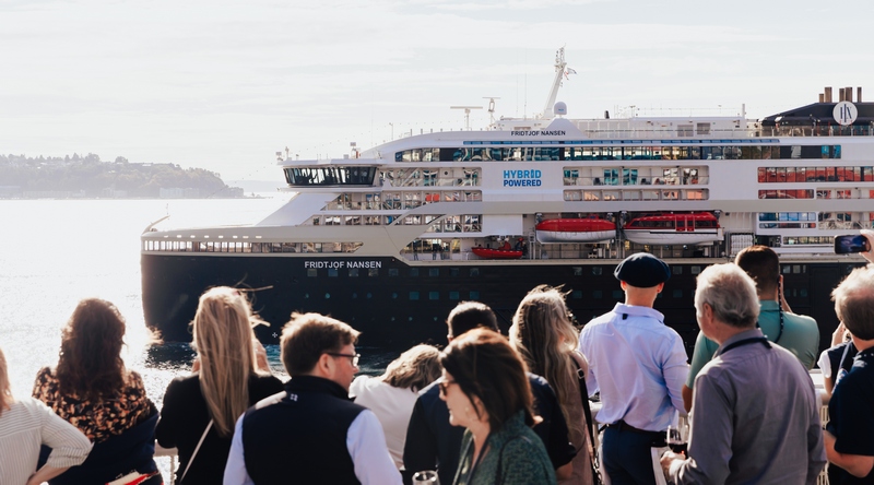 HX Expeditions organiseert eerste scheepsbezoek in Noord-Amerika, in Seattle