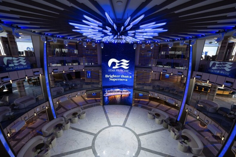 Star_Princess_vertrekt_op_eerste_reis_vanuit_Barcelona