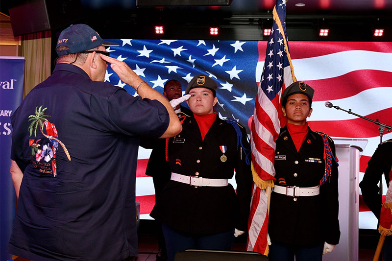 Carnival Cruise Line verwelkomt bijna 100 veteranen voor Veterans Day