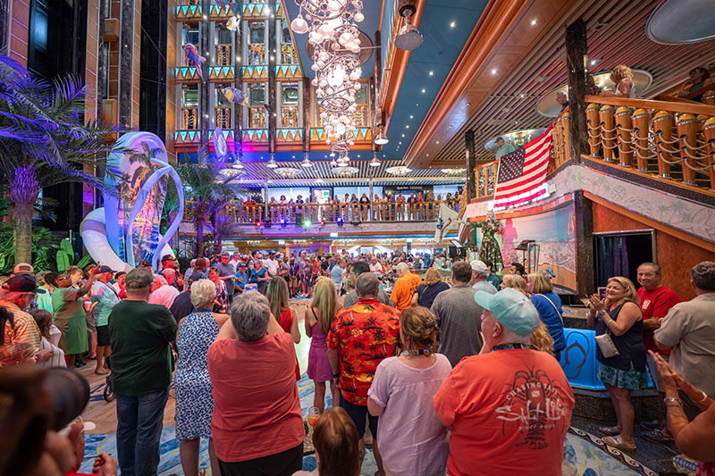 Margaritaville at Sea eert veteranen met Salute to Heroes-programma