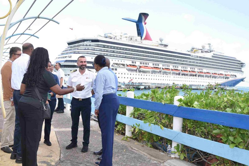 Carnival Sunrise legt als eerste weer aan in Ocho Rios