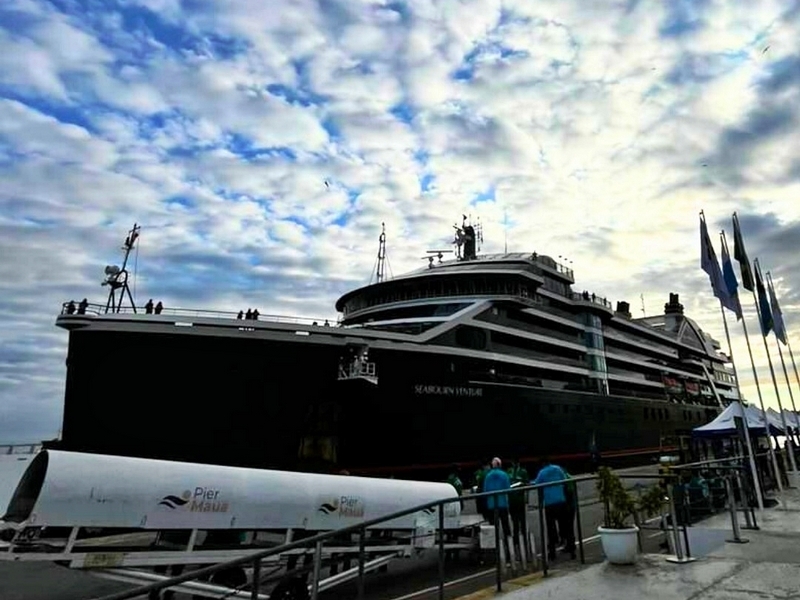 Rio de Janeiro verwelkomt Seabourn Venture bij Pier Maua