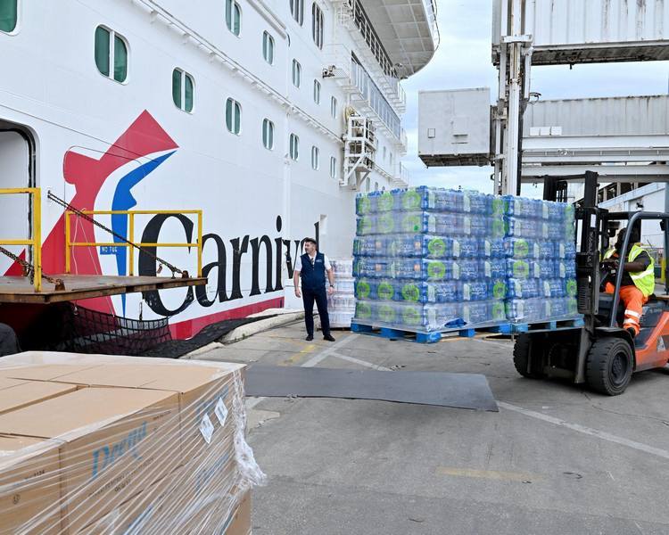 Carnival stuurt schepen naar Ocho Rios om herstel van Jamaica te steunen