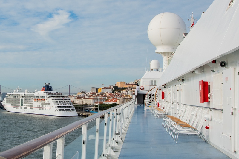Twee schepen van Hapag-Lloyd treffen elkaar in Lissabon