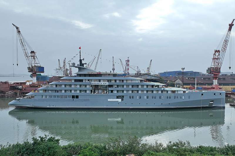 Emerald Kaia te water gelaten, kiel gelegd voor Emerald Raiya