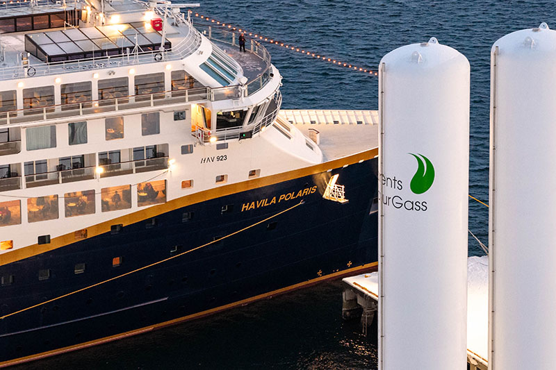 Havila Polaris tankt vloeibaar biogas in Hammerfest