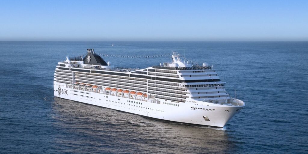 Artieste_raakt_gewond_na_val_van_podium_tijdens_show_op_MSC_Poesia