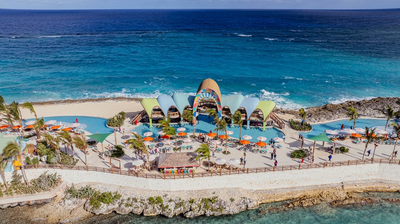 Royal_Caribbean_opent_Beach_Club_op_Paradise_Island_bij_Nassau