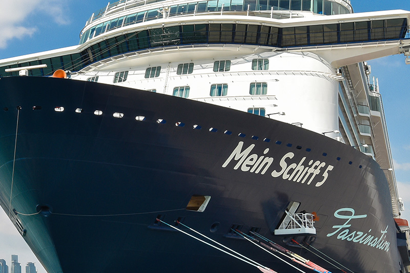 Mein_Schiff__gaat_in_dok_in_Dubai