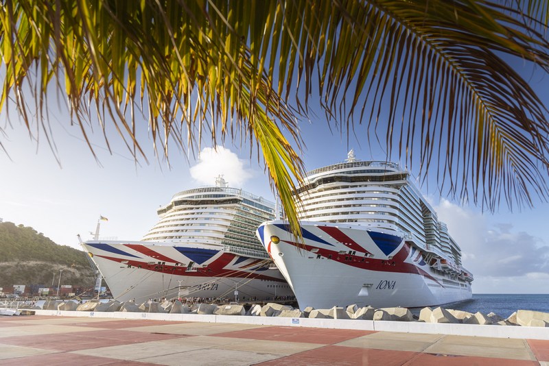 P&O-zusterschepen Arvia en Iona bezoeken St. Maarten tijdens gezamenlijk aanloop 	