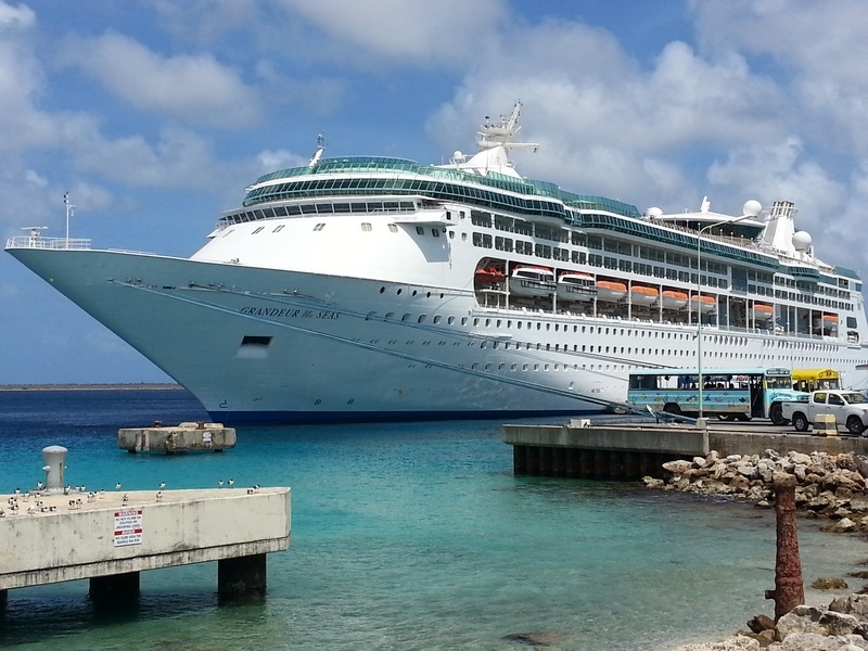 Royal_Caribbean_annuleert_bezoek_aan_Costa_Maya_door_schade_aan_de_pier_
