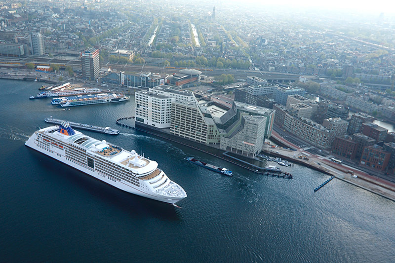 Amsterdam_wil_cruiseschepen_mogelijk_verbannen_tegen__