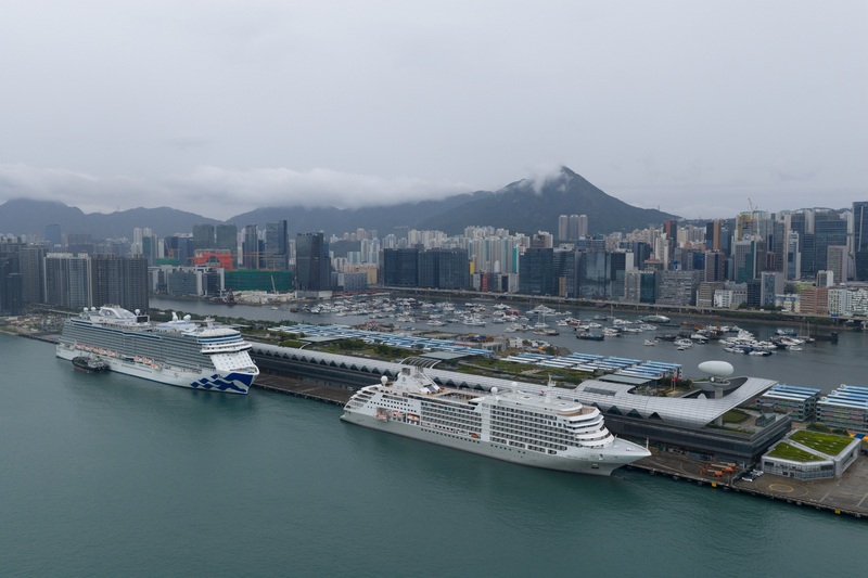 Kai_Tak_Cruise_Terminal_viert_successen_uit_