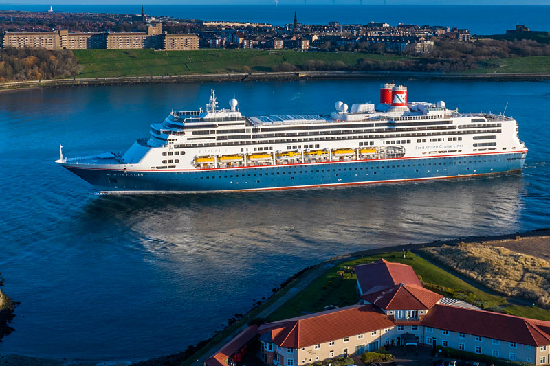 Fred_Olsen_past_route_Grand_Voyage_aan_door_extreem_weer