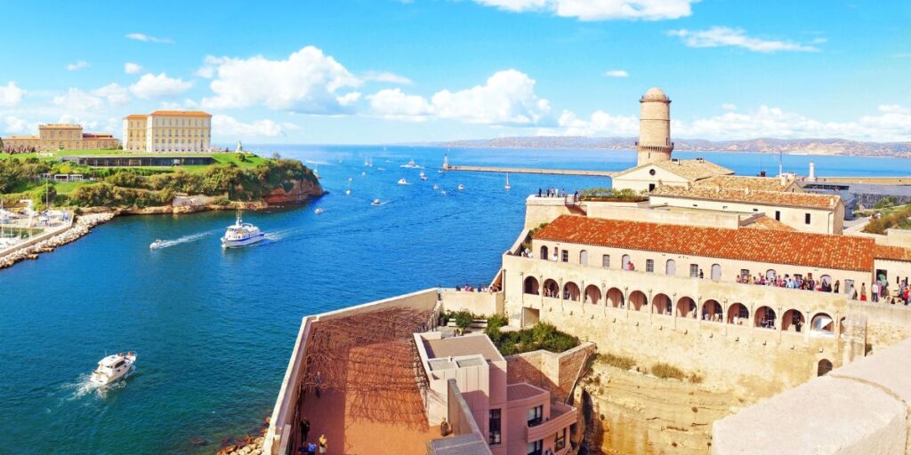 MSC_Orchestra_moet_Marseille_overslaan_nadat_stakende_zeelieden_cruiseterminal_blokkeren_