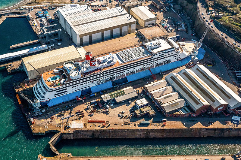 Fred_Olsens_Bolette_rondt_daagse_dokbeurt_in_Falmouth_af