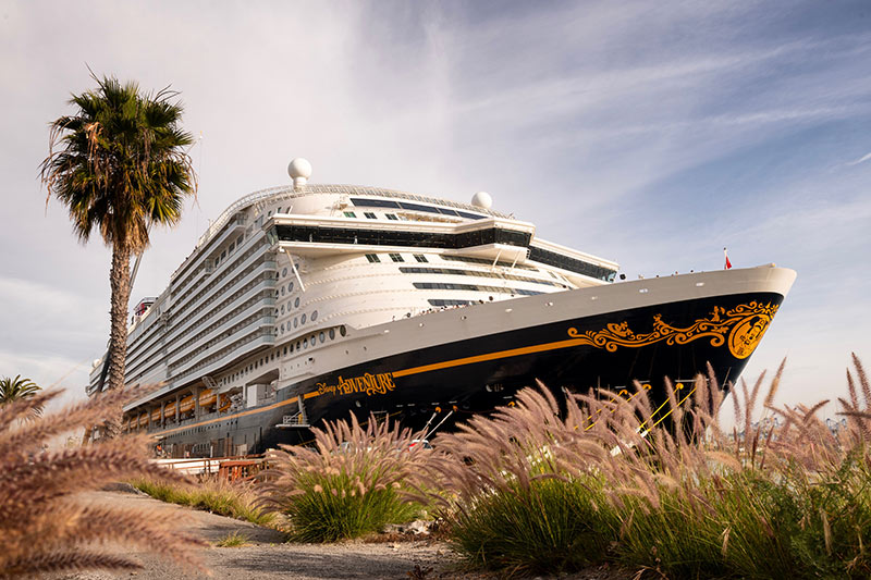 Disney_Adventure_arriveert_in_Los_Angeles_op_weg_naar_Singapore_