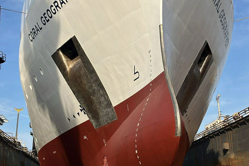 Coral_Geographer_rondt_droogdokperiode_in_Singapore_af_