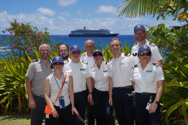 Volendam_bereikt_afgelegen_Pitcairn_Island_tijdens_wereldcruise_