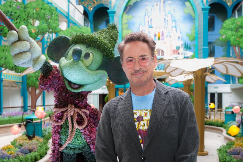 Robert Downey Jr. wordt peetouder van Disney Adventure