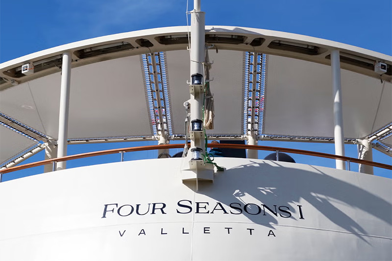 Four Seasons I opgeleverd 	