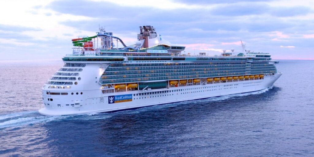 Royal Caribbean past route Liberty of the Seas aan voor optimale zonsverduistering op 12 augustus 2026