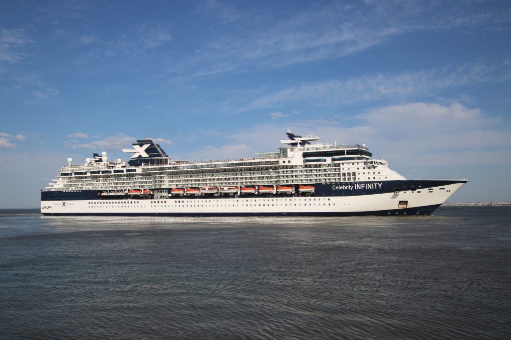 Celebrity_Infinity_hervat_dienst_na_technisch_probleem_