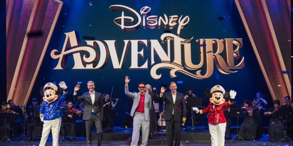 Disney_Cruise_Line_doopt_Disney_Adventure_met_spectaculaire_ceremonie_in_Singapore