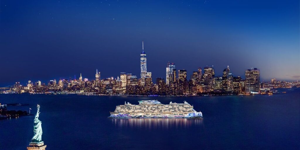 Norwegian_Cruise_Line_neemt_Norwegian_Luna_in_ontvangst_voorafgaand_aan_Caribisch_debuut