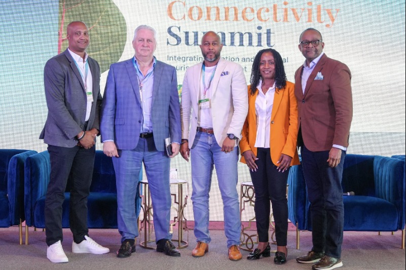 Carnival_sluit_aan_bij_overleg_over_Caribische_luchtverbindingen_in_Bermuda