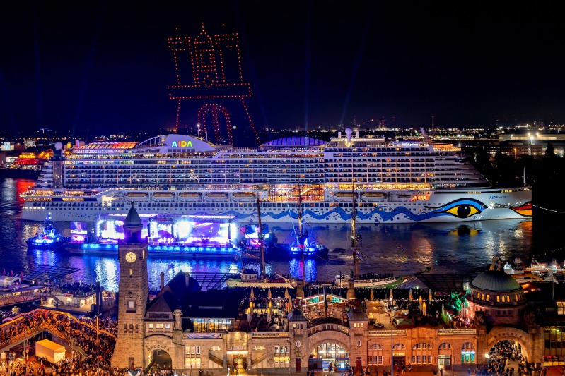 AIDA viert 837e verjaardag van haven Hamburg en eigen 30-jarig jubileum		