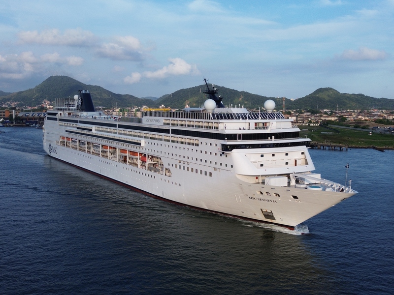 MSC Sinfonia keert zonder passagiers terug naar Europa			