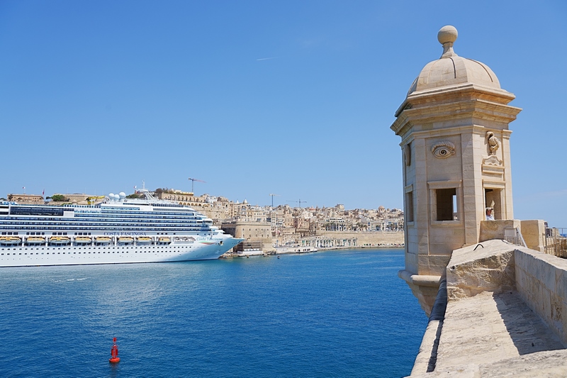 Valletta_Cruise_Port_presenteert_retrospectieve_publicatie_aan_premier